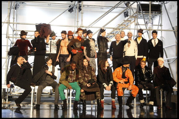 Jean-Paul Gaultier et ses mannequins à Paris, le 19 janvier 2012.