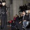 La Fouine et Shy'm observent Andrej Pejic défiler pour Jean-Paul Gaultier à Paris, le 19 janvier 2012.