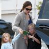 Jennifer Garner et ses filles Violet et Seraphina le 9 décembre 2011 à Los Angeles