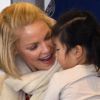 Katherine Heigl et sa fille Naleigh, joyeuses avant d'embarquer dans l'avion pour New York. Los Angeles, le 21 janvier 2012.