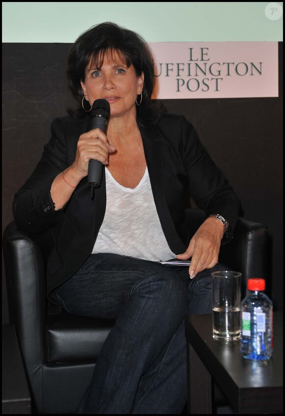 Anne Sinclair, conférence de presse du lancement de la version française du Huffington Post, à Paris, le 23 janvier 2012.