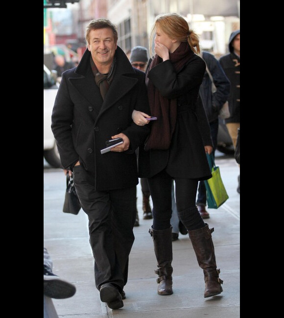 Alec Baldwin et sa fille Ireland à New York le 25 janvier 2012 : fous-rires et complicité