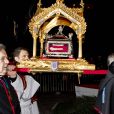  La procession des reliques de Sainte-Dévote... 
 Au soir du 26 janvier 2012, comme chaque année, le prince Albert II de Monaco et des membres de la famille princière monégasque ont embrasé la barque commémorant la légende de Sainte-Dévote et honorant le lien entre la principauté et sa sainte-patronne. 