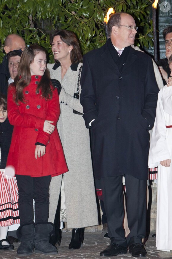 La princesse Caroline et sa fille la princesse Alexandra se sont jointes au prince Albert et à la princesse Charlene pour les célébrations de Sainte-Dévote.
Au soir du 26 janvier 2012, comme chaque année, le prince Albert II de Monaco et des membres de la famille princière monégasque ont embrasé la barque commémorant la légende de Sainte-Dévote et honorant le lien entre la principauté et sa sainte-patronne.