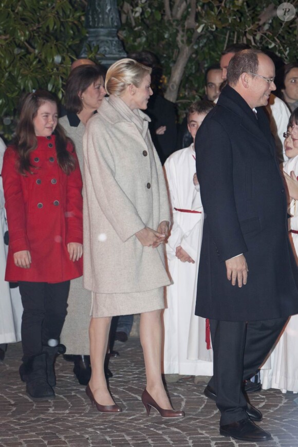 La princesse Caroline et sa fille la princesse Alexandra se sont jointes au prince Albert et à la princesse Charlene pour les célébrations de Sainte-Dévote.
Au soir du 26 janvier 2012, comme chaque année, le prince Albert II de Monaco et des membres de la famille princière monégasque ont embrasé la barque commémorant la légende de Sainte-Dévote et honorant le lien entre la principauté et sa sainte-patronne.