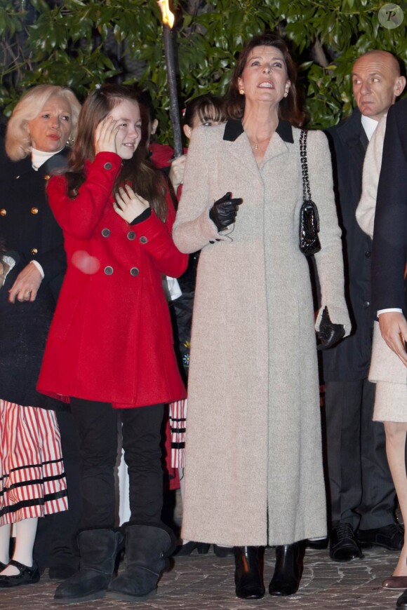 La princesse Caroline et sa fille la princesse Alexandra se sont jointes au prince Albert et à la princesse Charlene pour les célébrations de Sainte-Dévote.
Au soir du 26 janvier 2012, comme chaque année, le prince Albert II de Monaco et des membres de la famille princière monégasque ont embrasé la barque commémorant la légende de Sainte-Dévote et honorant le lien entre la principauté et sa sainte-patronne.