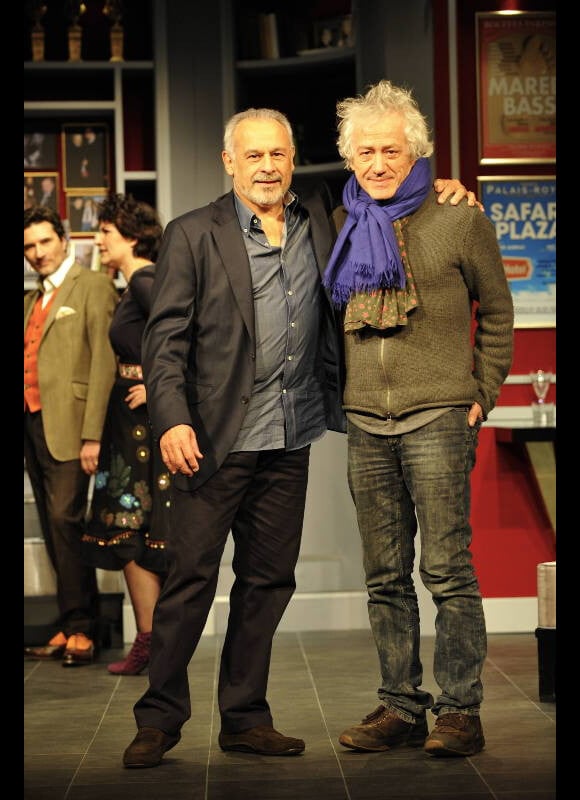 Jean-Luc Moreau aux côtés de Francis Perrin au théâtre des Nouveautés à Paris en janvier 2012