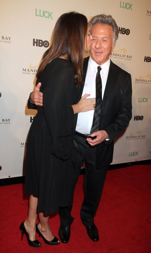 Dustin Hoffman très tendre avec sa femme Lisa lors de l'avant-première de Luck à Las Vegas le 26 janvier 2012