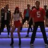 Glee rend hommage à Michael Jackson... Vidéo de Wanna be startin' something. 