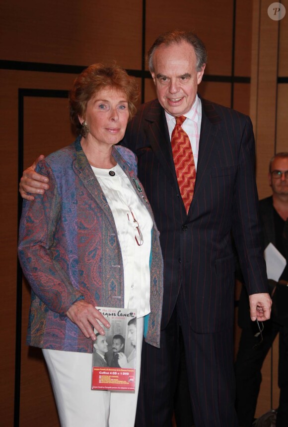 Françoise Canetti a reçu samedi 28 janvier 2012, au Majestic de Cannes, les insignes de chevalier des Arts et des Lettres. 