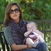 Après-midi ensoleillé au parc pour la jolie Jessica Alba, son mari Cash Warren et leurs filles Honor et Haven, à Los Angeles, le 28 janvier 2012