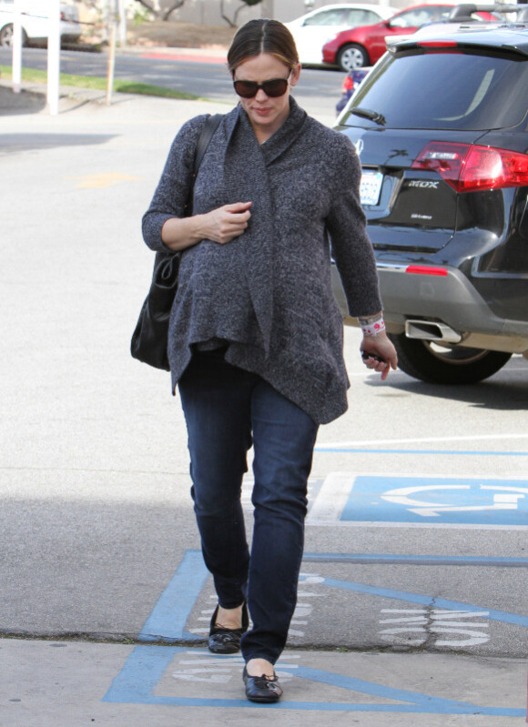 Jennifer Garner, enceinte, dans les rues de Los Angeles, le 29 janvier 2012