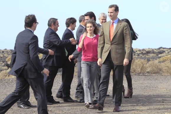 Le prince Felipe et Letizia d'Espagne étaient en visite, le 30 janvier 2012, sur l'île d'El Hierro, la plus occidentale de l'archipel des Canaries. L'île, classée réserve de biosphère à l'UNESCO depuis 2000, connaît la première éruption volcanique de son histoire.