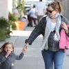 Jennifer Garner, enceinte, et Seraphina font des courses à Los Angeles, le 31 janvier 2012