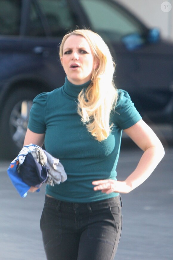 Préoccupée, Britney Spears va chercher ses fils à la gym à Los Angeles le 31 janvier 2012