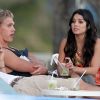 Pause tendresse pour Vanessa Hudgens et Austin Butler sur une plage de Hawaï, le 25 janvier 2012.