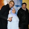 Rashid Debbouze et ses parents à l'avant-première de La Désintégration, au Comedy Club de Paris le 8 février 2012.