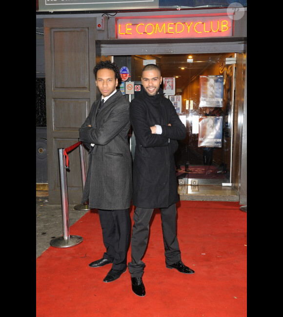 Rashid Debbouze et Yassine Azzouz à l'avant-première de La Désintégration, au Comedy Club de Paris le 8 février 2012.