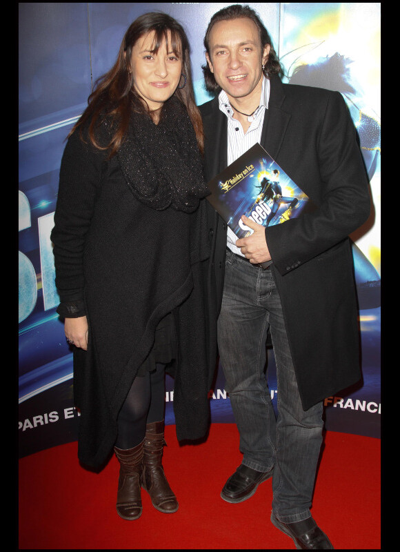 Philippe Candeloro et son épouse Olivia lors de la première d'Holiday on Ice au Zenith de Paris le 10 février 2012
 