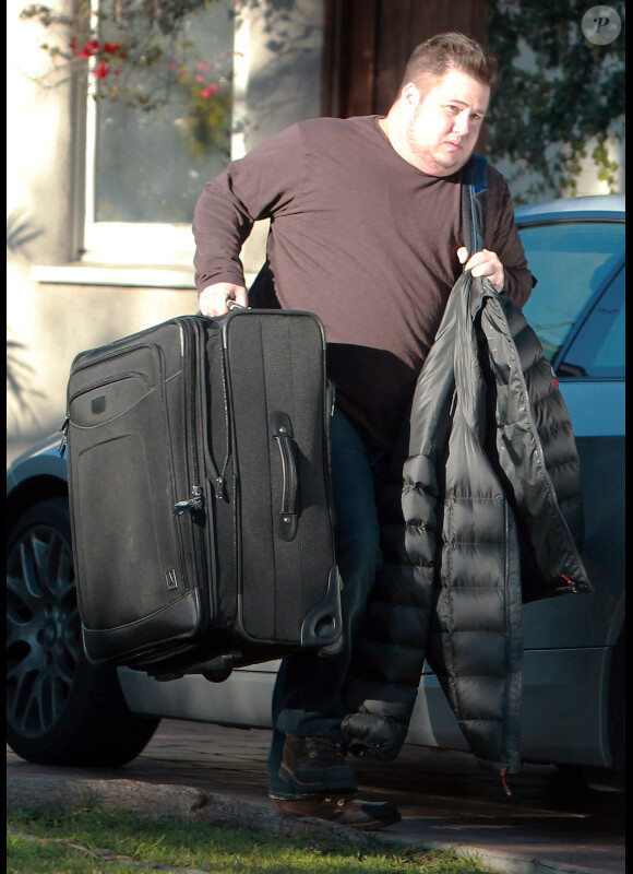 Chaz Bono quitte sa maison, laissant sa petite amie Jennifer Elia seule, à Los Angeles le 21 décembre 2011