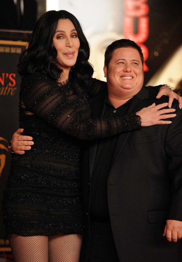 Chaz Bono et sa mère Cher à Los Angeles, le 18 novembre 2010.