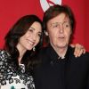 Paul McCartney, ici avec sa femme Nancy Shevell, reçoit le MusiCares Person of the year award à Los Angeles, le 10 février 2012.