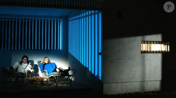 Image extraite du clip Sans amour d'Amandine Bourgeois, février 2012.