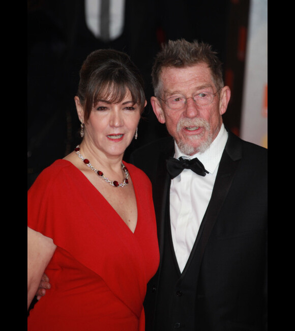John Hurt et Ann Rees Meyers, le 12 février 2012 aux BAFTAs à Londres.