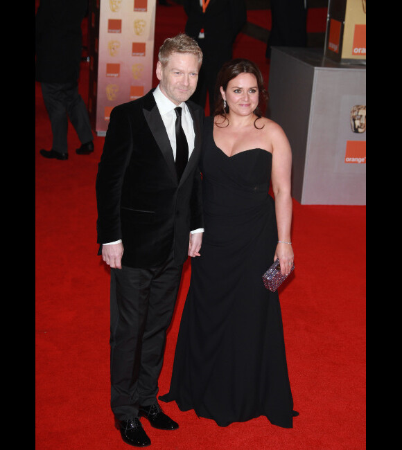 Kenneth Branagh et Lindsay Brunnock, le 12 février 2012 aux BAFTAs à Londres.