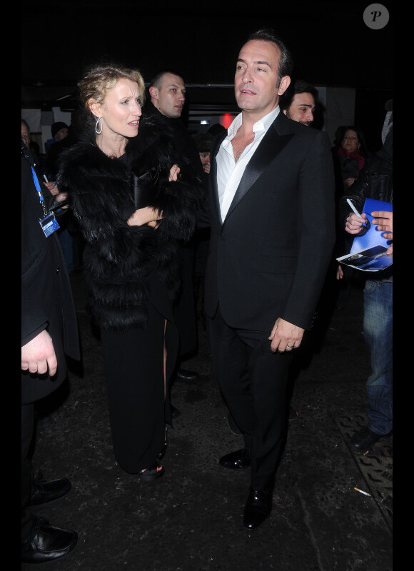 Jean Dujardin et Alexandra Lamy lors de l'after-party des BAFTA organisée par la Weinstein company le 12 février 2012 à Londres