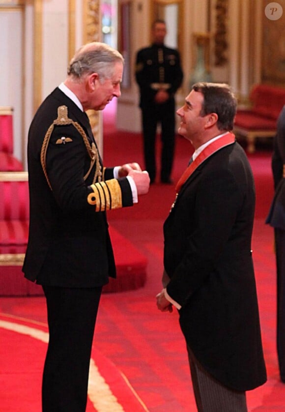 Pendant que sa belle-fille Catherine, duchesse de Cambridge, était en visite à Liverpool le 14 février 2012, le prince Charles élevait à Buckingham l'ancien pilote de F1 Nigel Mansell au rang de commandeur de l'Ordre de l'Empire britannique.