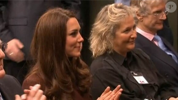 La duchesse Catherine a visité The Brink, un bar sans alcool pour les repentis.
Catherine, duchesse de Cambridge, était en visite à Liverpool le 14  février 2012, pour sa deuxième sortie officielle en solo. Une  Saint-Valentin sans le prince William, mais avec une foule débordant  d'amour !