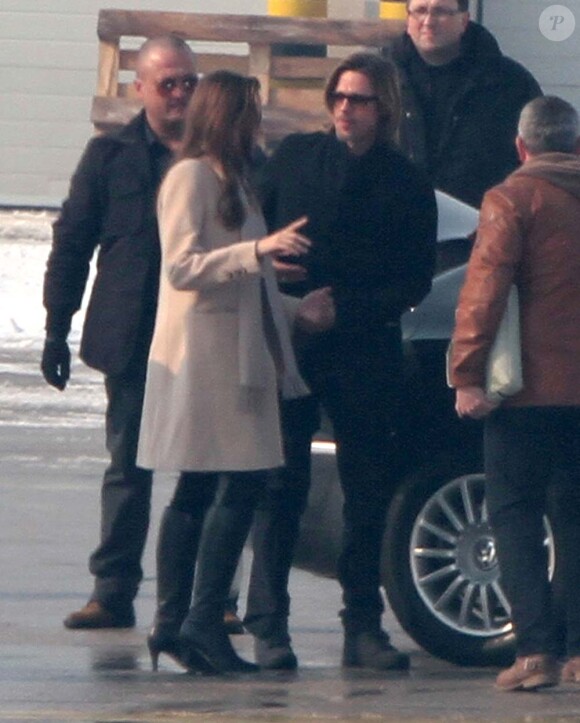 Angelina Jolie et Brad Pitt arrivent à Sarajevo, le 14 février 2012.