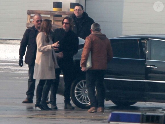 Angelina Jolie et Brad Pitt arrivent à Sarajevo, le 14 février 2012.