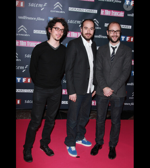 L'équipe de Bref (Kyan Khojandi au centre) lors de la soirée de remise des Trophées du Film français à Paris le 14 février 2012