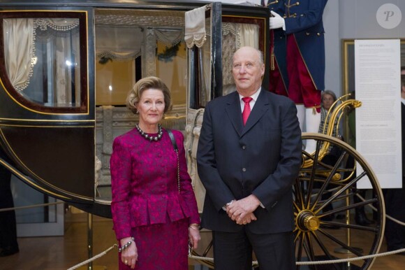 Les royaux norvégiens découvraient le 15 février 2012 l'exposition "Les voyages royaux - 1905-2005" au Musée national d'art d'Oslo, offerte au roi Harald V et à la reine Sonja en l'honneur de leurs 75e anniversaires respectifs en 2012.