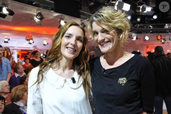 Olivia Cote et Judith Sibony lors de l'enregistrement de l'émission Vivement Dimanche, diffusée le 19 février 2012 sur France 2 - le 15 février 2012