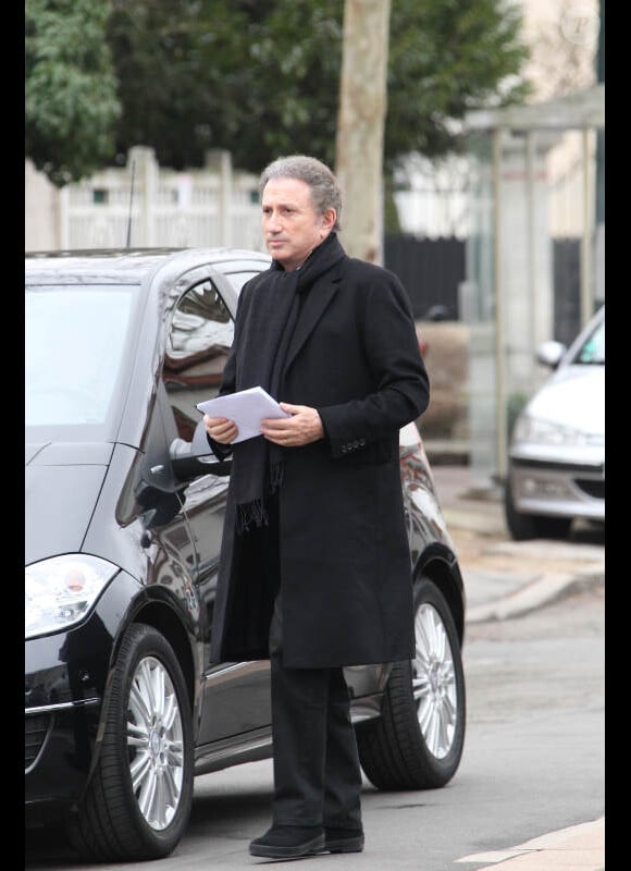 Michel Drucker lors des obsèques de Jean-Pierre Spiero en l'église protestante de Saint-Maur-des-Fossés, vendredi 17 février 2012