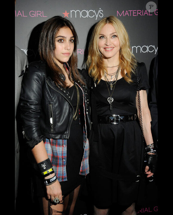 Madonna et sa fille Lourdes en septembre 2010 à New York lors du lancement de la collection Material Girl