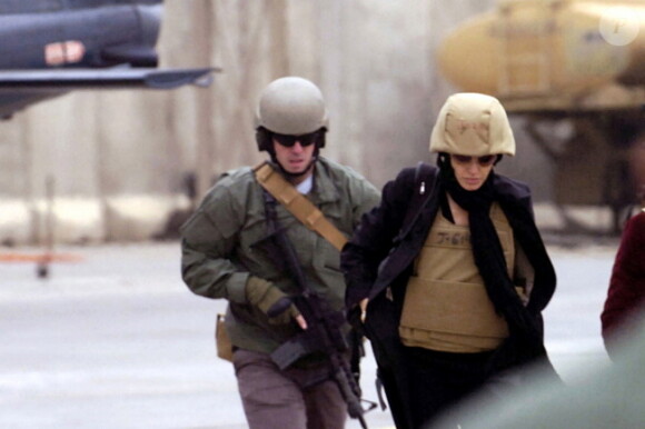 Angelina Jolie fait une visite surprise en Irak en février 2008