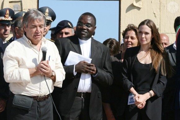 Angelina Jolie à Lampedusa en Italie le 20 juin 2011
