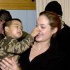 Angelina Jolie avec son fils Maddox à Beyrouth au Liban en décembre 2004