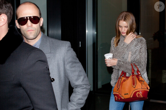 Jason Statham et Rosie Huntington-Whiteley : en amoureux lors de leur recherche d'un appartement à New York le 22 février 2012
