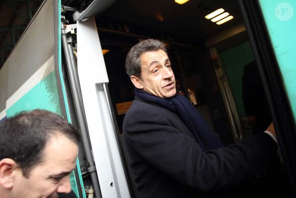 Nicolas Sarkozy à la gare du Nord à Paris direction Lille, le 23 février 2012.