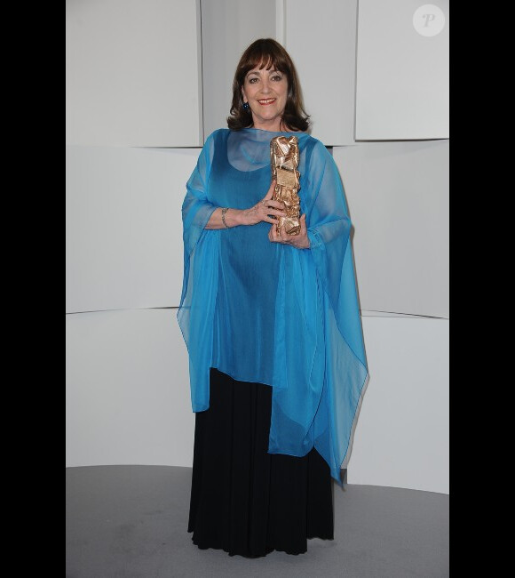 Carmen Maura et son prix de la meilleure actrice dans un second rôle pour Les Femmes du 6e étage, aux César le 24 février 2012