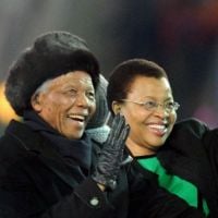 Nelson Mandela : L'ancien président sud-africain opéré "se porte bien"