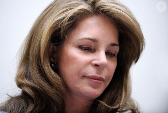 La reine Noor de Jordanie s'exprimait le 28 février 2012 à Washington devant les représentants américains auprès de l'Organisation pour la Sécurité et la Coopération en Europe en tant que membre de la Commission Internationale des Personnes Disparues.