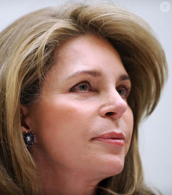 Noor de Jordanie intervenait le 28 février 2012 à Washington devant les représentants américains auprès de l'Organisation pour la Sécurité et la Coopération en Europe en tant que membre de la Commission Internationale des Personnes Disparues.