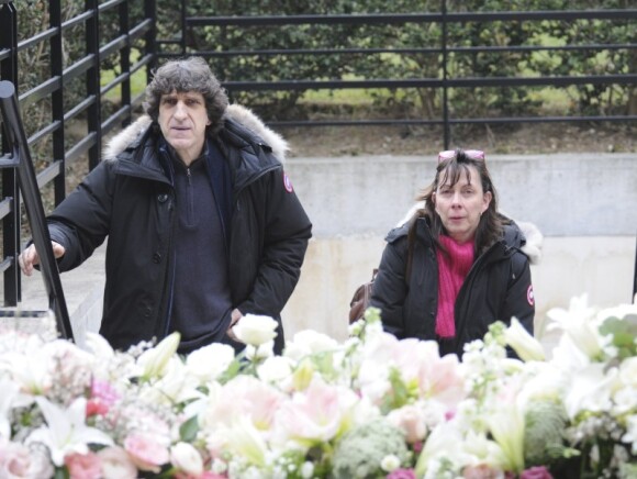 Shirley et Dino lors des obsèques de la productrice Brigitte Kido au crématorium du Père-Lachaise à Paris le 1er mars 2012