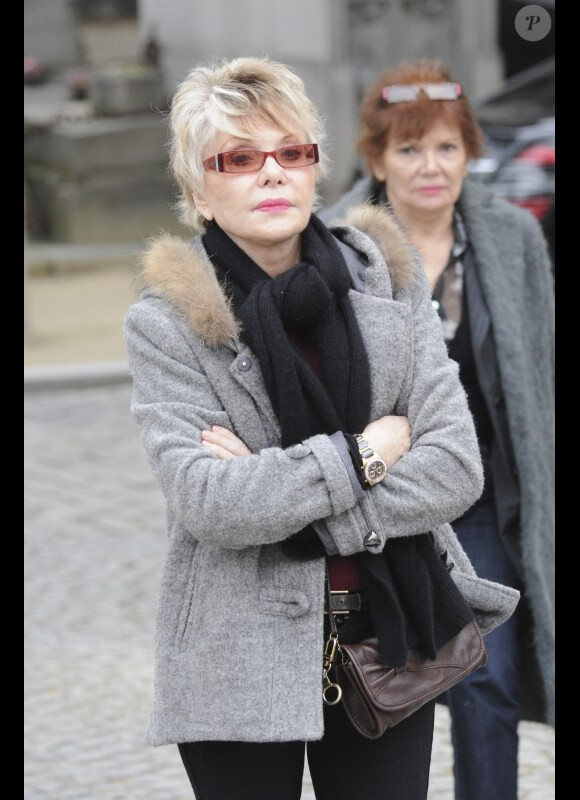 Sophie Darel lors des obsèques de la productrice Brigitte Kido au crématorium du Père-Lachaise à Paris le 1er mars 2012